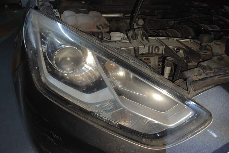 Used Ford Escort 2015 1.5L Automatic Fashion Model Right Front Headlight