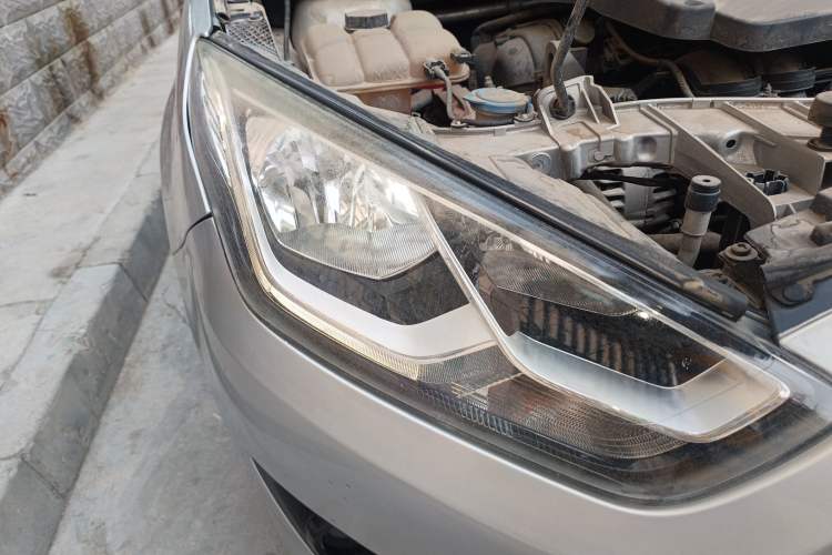 Used Ford Escort 2015 1.5L Manual Fashion Edition Right Front Headlight