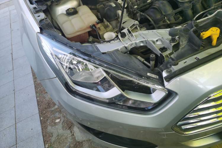 Used Ford Escort 2015 1.5L Automatic Comfort Edition Right Front Headlight