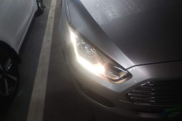 Used Ford Escort 2015 1.5L Manual Comfort Model Right Front Headlight