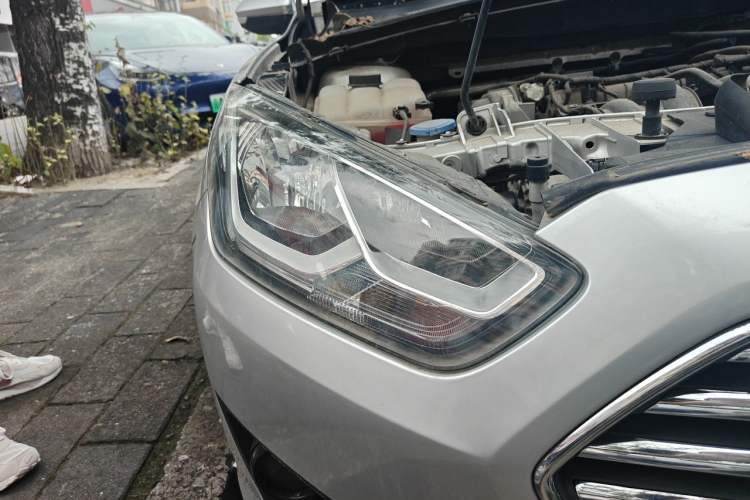 Used Ford Escort 2015 1.5L Automatic Comfort Edition Right Front Headlight