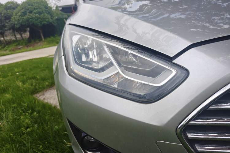 Used Ford Escort 2015 1.5L Automatic Fashion Model Right Front Headlight