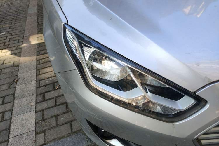 Used Ford Escort 2015 1.5L Automatic Fashion Model Right Front Headlight