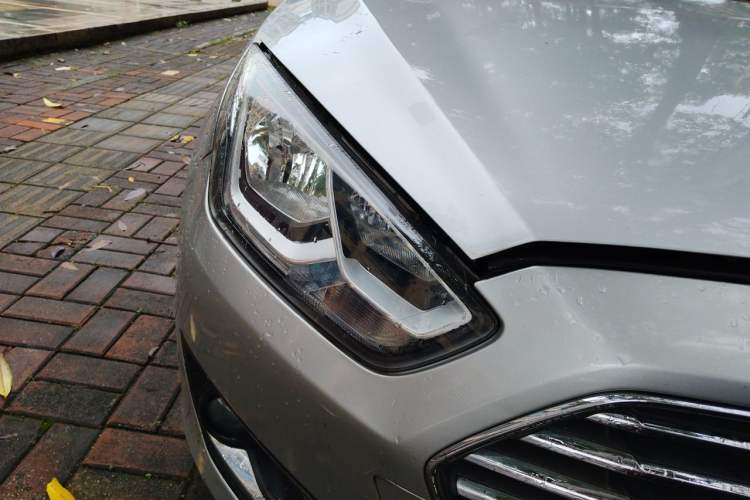 Used Ford Escort 2015 1.5L Automatic Fashion Model Right Front Headlight