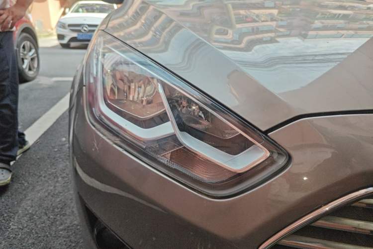 Used Ford Escort 2015 1.5L Automatic Fashion Model Right Front Headlight