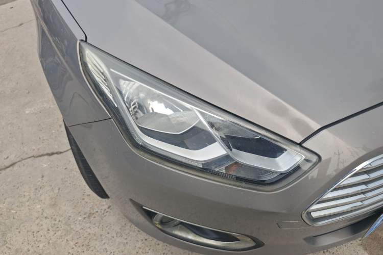 Used Ford Escort 2015 1.5L Automatic Comfort Edition Right Front Headlight
