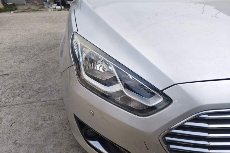 Used Ford Escort 2015 1.5L Automatic Fashion Model Right Front Headlight
