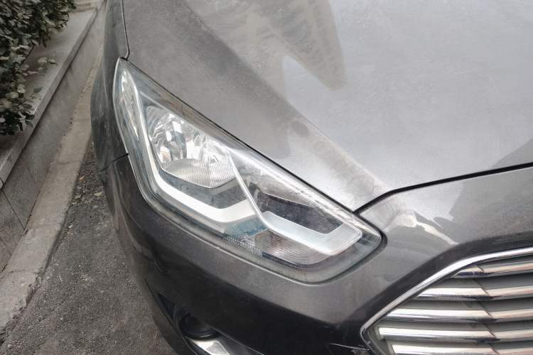 Used Ford Escort 2015 1.5L Automatic Fashion Model Right Front Headlight