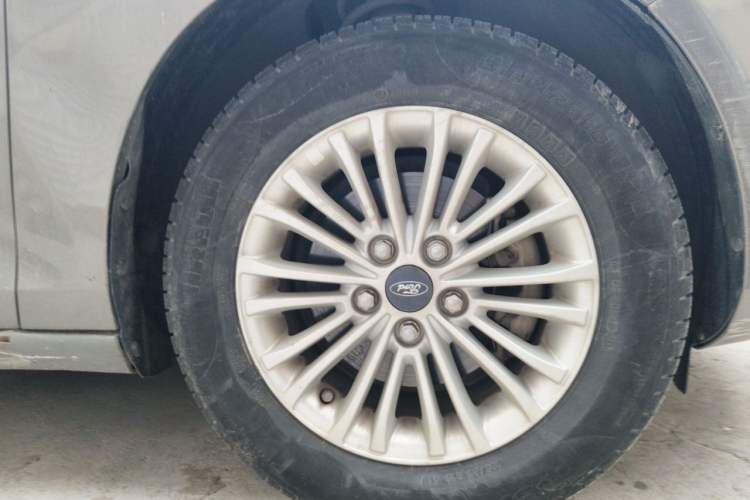 Used Ford Escort 2015 1.5L Automatic Comfort Edition Right Front Wheel Hub