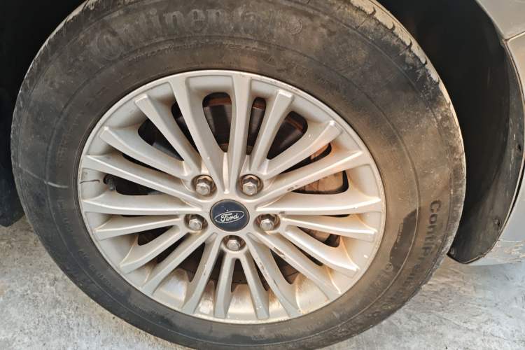 Used Ford Escort 2015 1.5L Automatic Comfort Edition Right Front Wheel Hub