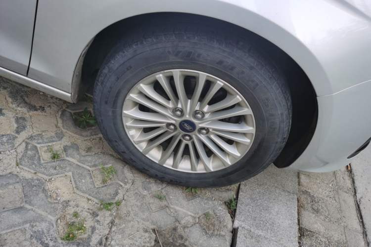 Used Ford Escort 2015 1.5L Automatic Comfort Edition Right Front Wheel Hub