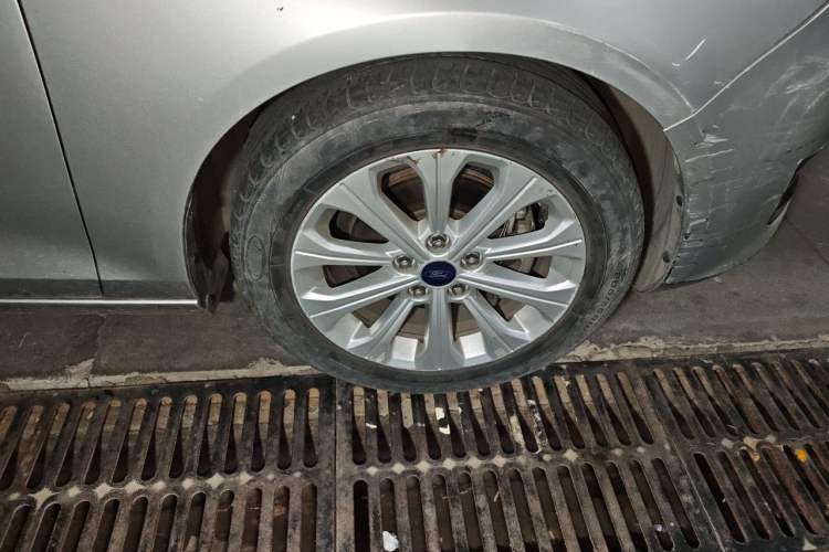 Used Ford Escort 2015 1.5L Automatic Fashion Model Right Front Wheel Hub