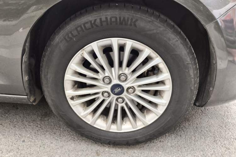 Used Ford Escort 2015 1.5L Manual Comfort Model Right Front Wheel Hub