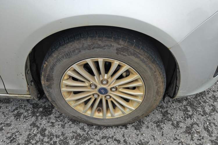 Used Ford Escort 2015 1.5L Manual Comfort Model Right Front Wheel Hub