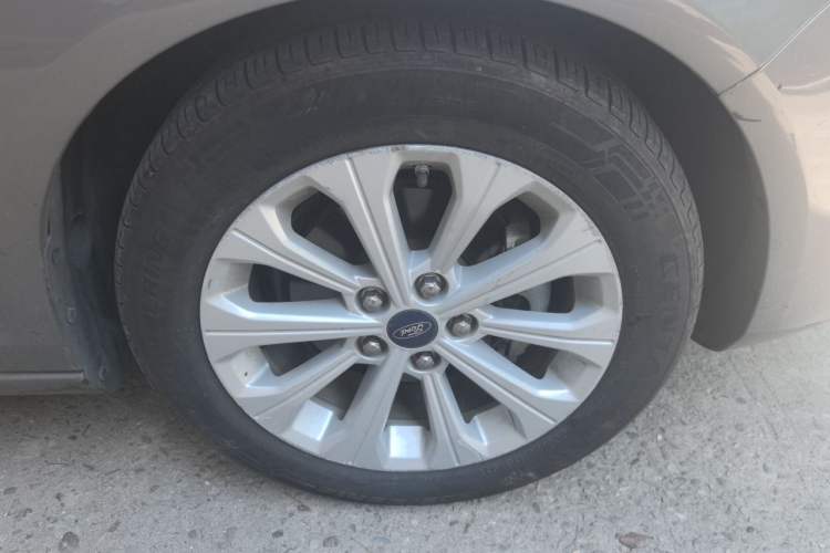 Used Ford Escort 2015 1.5L Automatic Fashion Model Right Front Wheel Hub