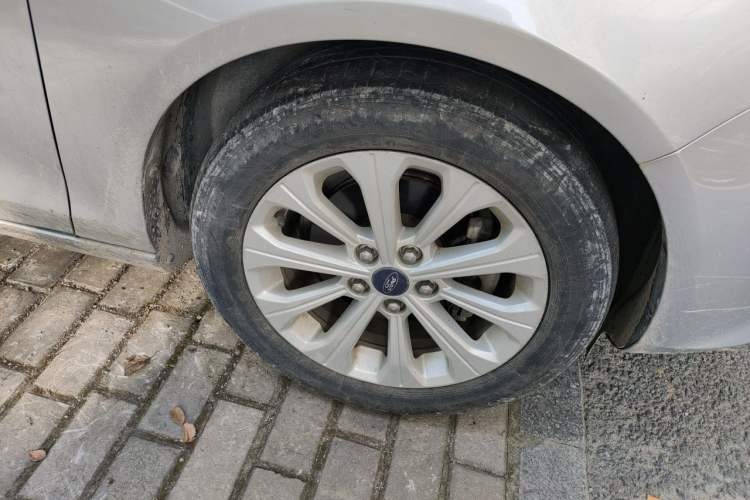 Used Ford Escort 2015 1.5L Automatic Fashion Model Right Front Wheel Hub