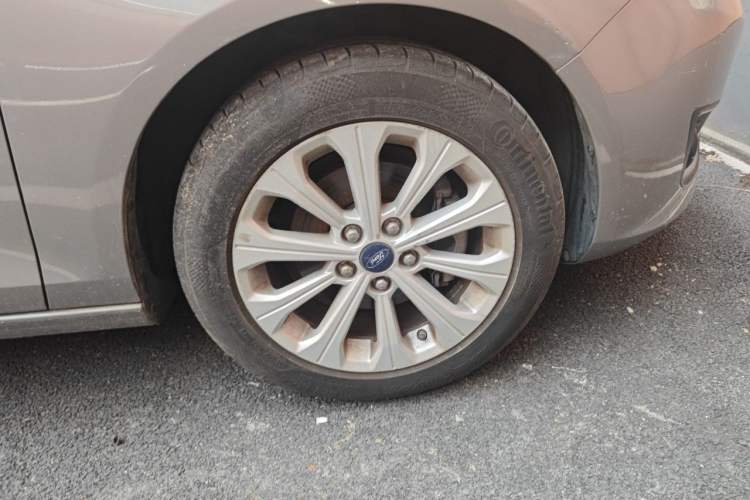 Used Ford Escort 2015 1.5L Automatic Fashion Model Right Front Wheel Hub