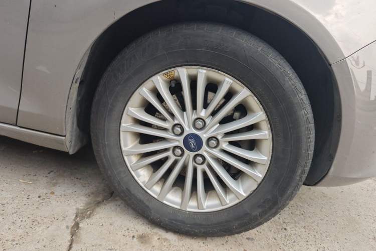 Used Ford Escort 2015 1.5L Automatic Comfort Edition Right Front Wheel Hub