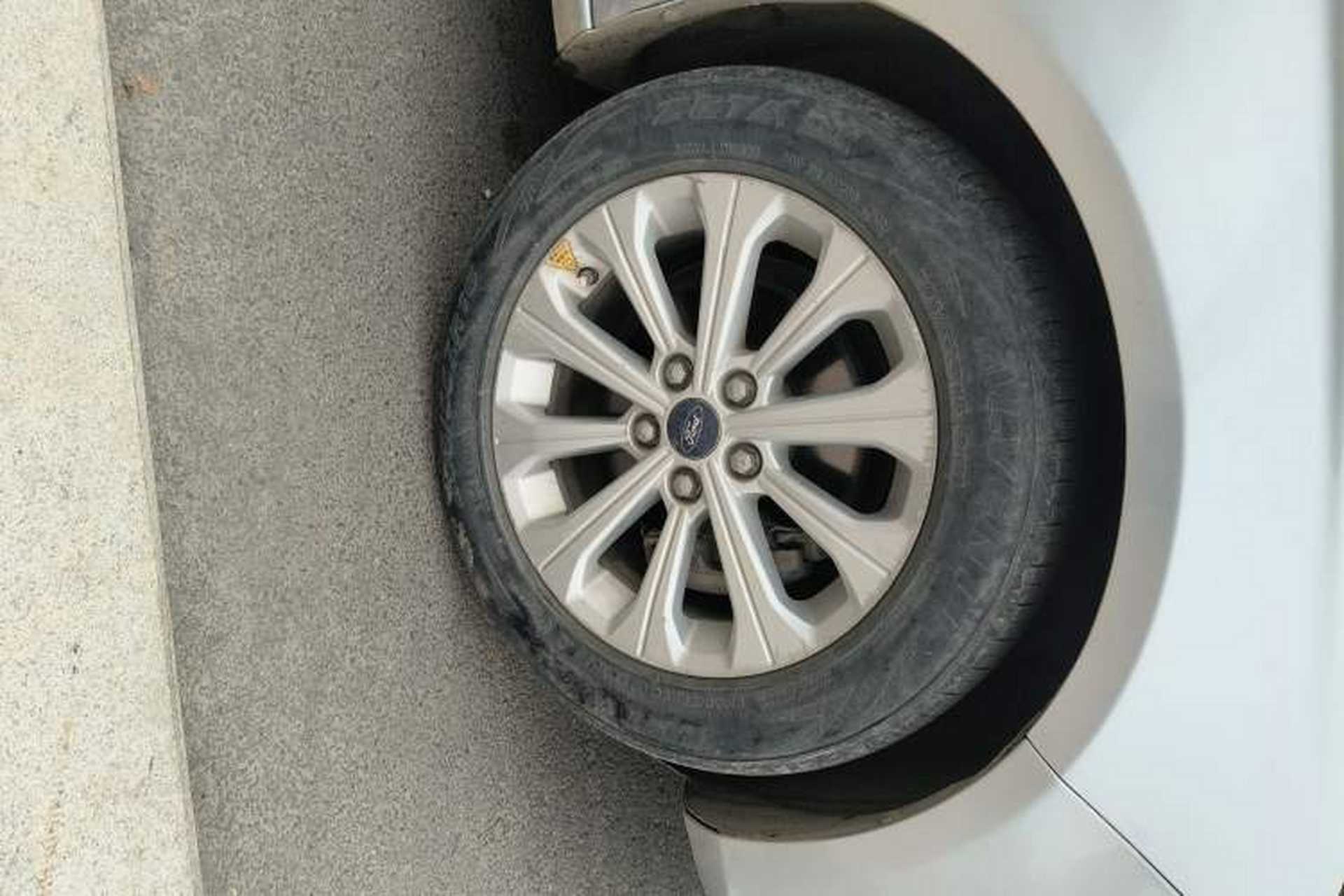 Used Ford Escort 2015 1.5L Automatic Fashion Model Right Front Wheel Hub