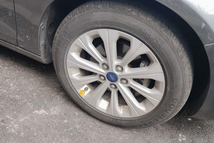 Used Ford Escort 2015 1.5L Automatic Fashion Model Right Front Wheel Hub