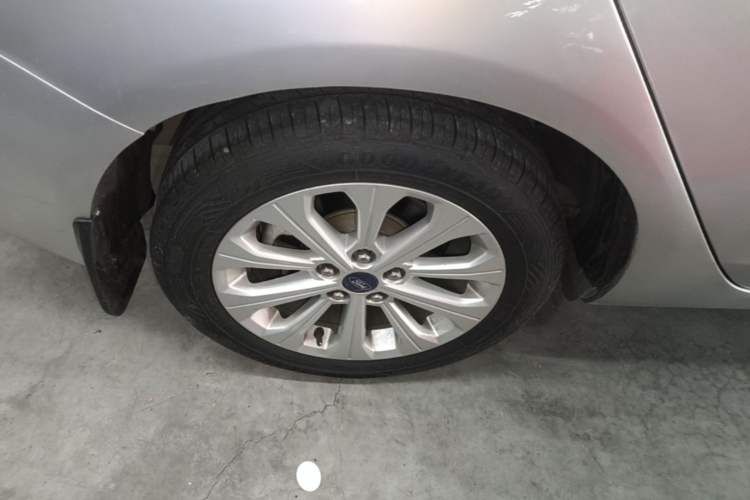 Used Ford Escort 2015 1.5L Automatic Fashion Model Right Rear Wheel Hub