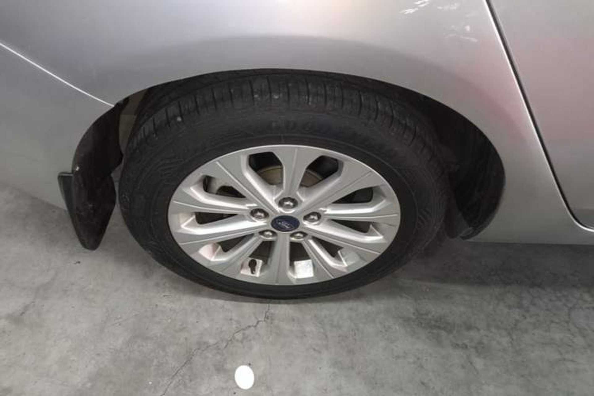Used Ford Escort 2015 1.5L Automatic Fashion Model Right Rear Wheel Hub