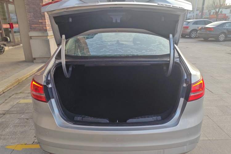 Used Ford Escort 2015 1.5L Manual Fashion Edition Trunk