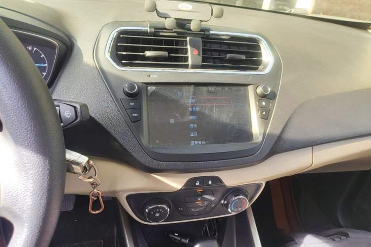 Used Ford Escort 2015 1.5L Automatic Comfort Edition Audio And AC Panel