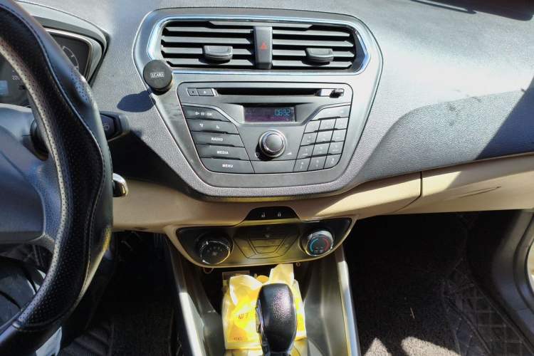 Used Ford Escort 2015 1.5L Automatic Comfort Edition Audio And AC Panel