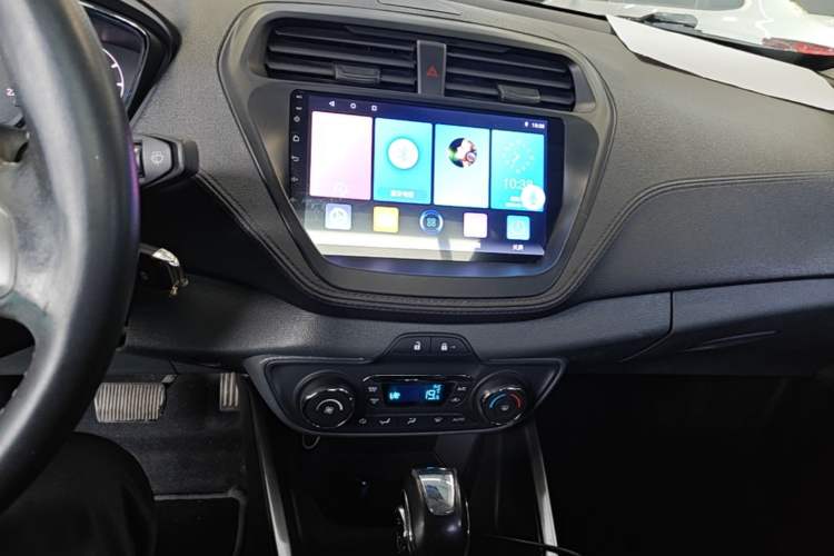 Used Ford Escort 2015 1.5L Automatic Fashion Model Audio And AC Panel