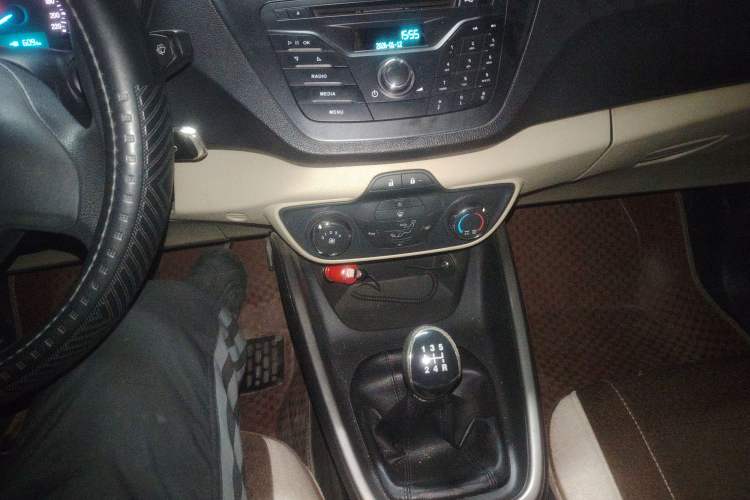 Used Ford Escort 2015 1.5L Manual Comfort Model Audio And AC Panel