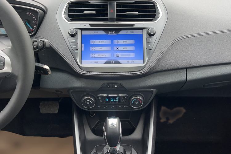 Used Ford Escort 2015 1.5L Automatic Fashion Model Audio And AC Panel