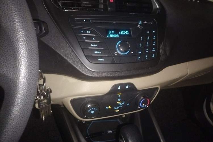 Used Ford Escort 2015 1.5L Automatic Comfort Edition Audio And AC Panel