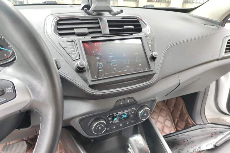 Used Ford Escort 2015 1.5L Automatic Fashion Model Audio And AC Panel