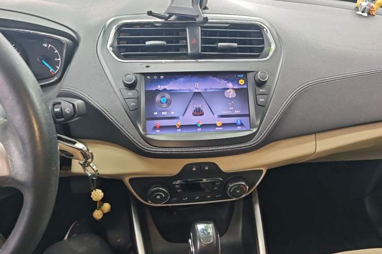 Used Ford Escort 2015 1.5L Automatic Fashion Model Audio And AC Panel