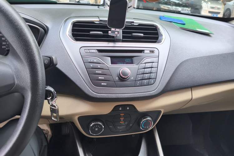 Used Ford Escort 2015 1.5L Automatic Comfort Edition Audio And AC Panel