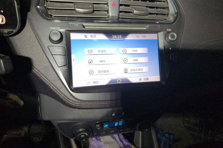 Used Ford Escort 2015 1.5L Automatic Fashion Model Audio And AC Panel