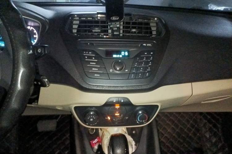 Used Ford Escort 2015 1.5L Automatic Comfort Edition Audio And AC Panel