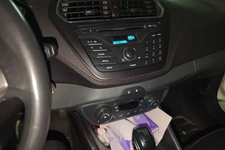 Used Ford Escort 2015 1.5L Automatic Fashion Model Audio And AC Panel