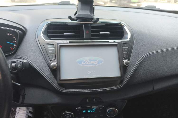 Used Ford Escort 2015 1.5L Automatic Fashion Model Audio And AC Panel