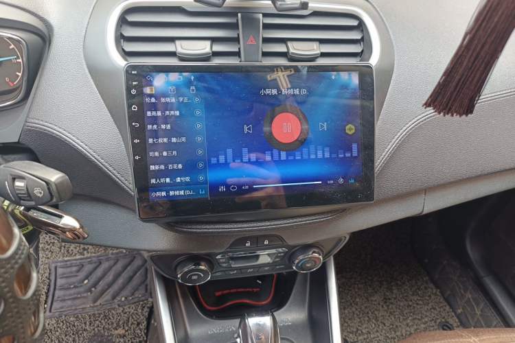 Used Ford Escort 2015 1.5L Automatic Fashion Model Audio And AC Panel