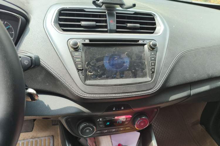 Used Ford Escort 2015 1.5L Automatic Fashion Model Audio And AC Panel