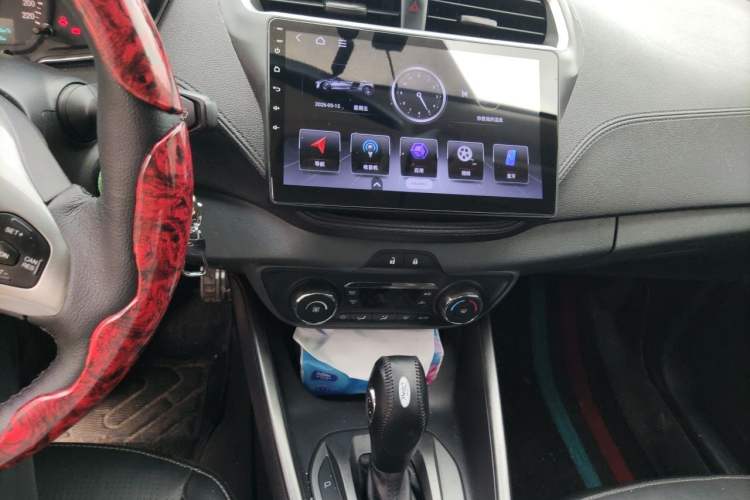 Used Ford Escort 2015 1.5L Automatic Fashion Model Audio And AC Panel