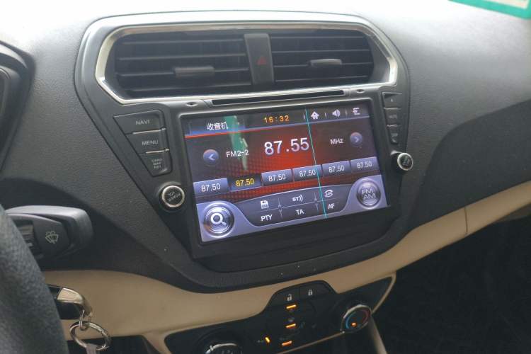 Used Ford Escort 2015 1.5L Automatic Comfort Edition Audio And AC Panel