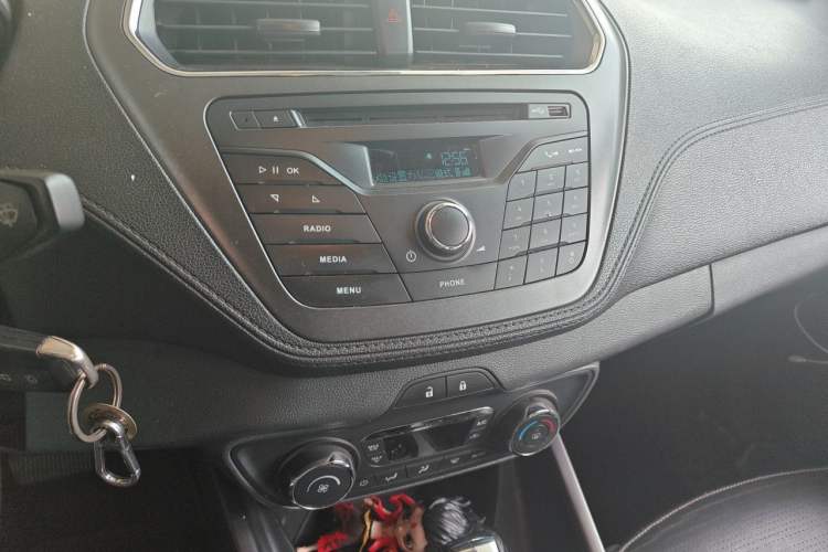 Used Ford Escort 2015 1.5L Automatic Fashion Model Audio And AC Panel