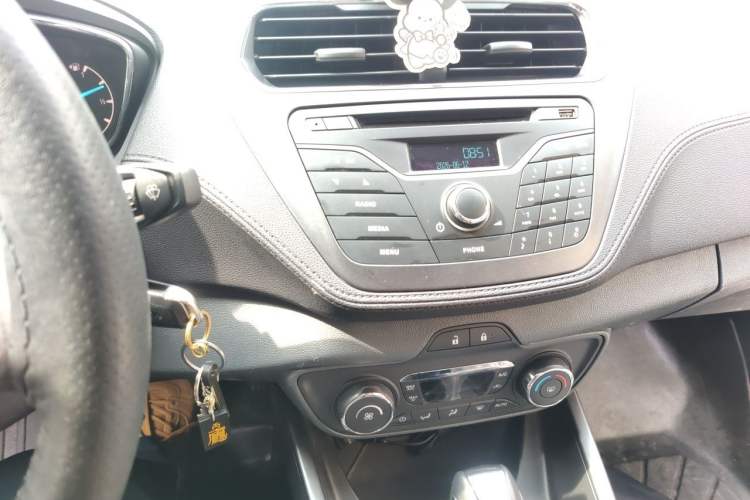 Used Ford Escort 2015 1.5L Automatic Fashion Model Audio And AC Panel