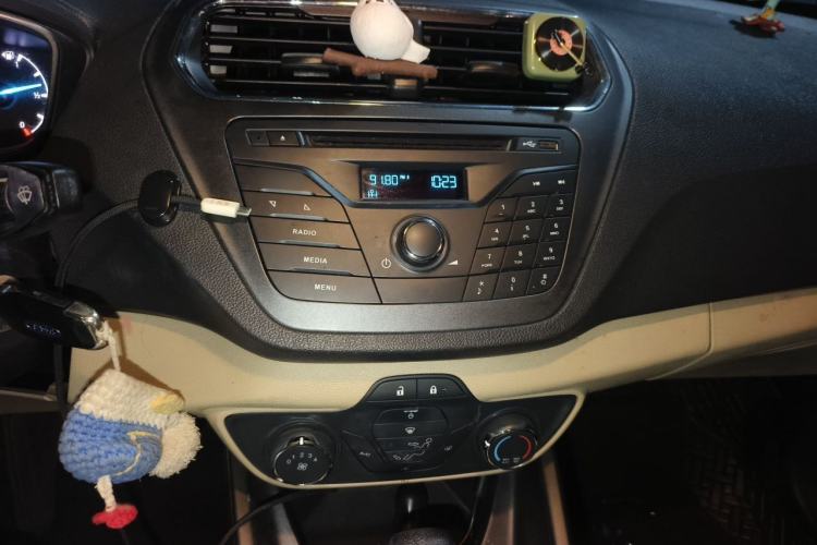 Used Ford Escort 2015 1.5L Automatic Comfort Edition Audio And AC Panel