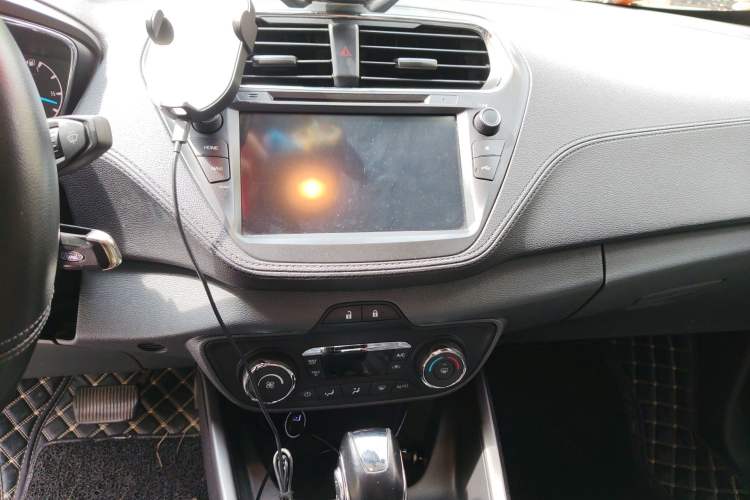 Used Ford Escort 2015 1.5L Automatic Fashion Model Audio And AC Panel