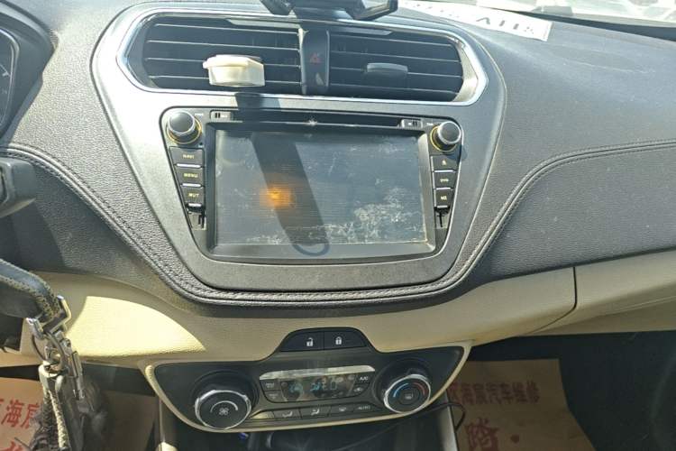 Used Ford Escort 2015 1.5L Automatic Fashion Model Audio And AC Panel