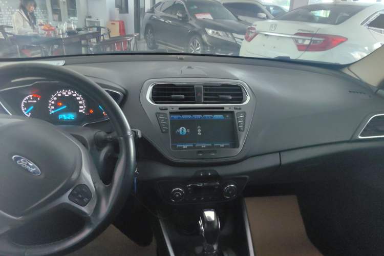 Used Ford Escort 2015 1.5L Automatic Fashion Model Audio And AC Panel